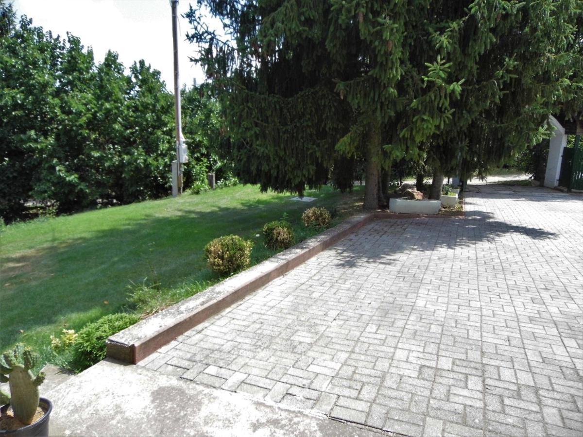Péteri Dézsás Vendégház Sajoszentpeter Exterior foto